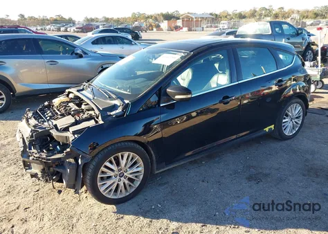 2018 Ford Focus Titanium z USA, uszkodzony, nr VIN 1FADP3N2XJL273199